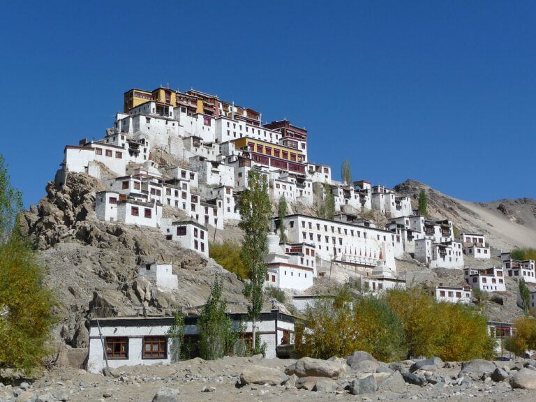 how to go to ladakh:visit right now tarvel guide in2025