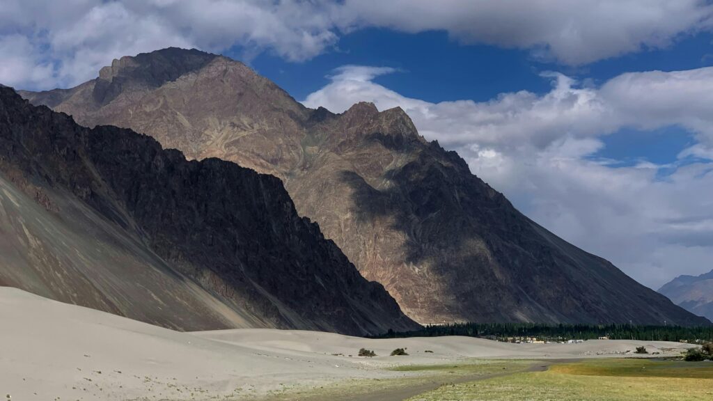 Scenic view of mountains and landscapes in Hunder, showcasing natural beauty.